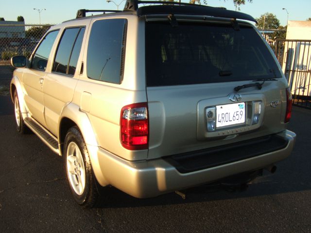 Infiniti QX4 2001 photo 4