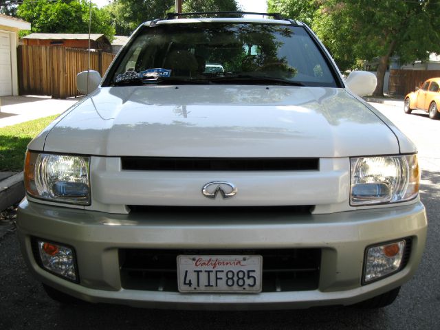 Infiniti QX4 2001 photo 15