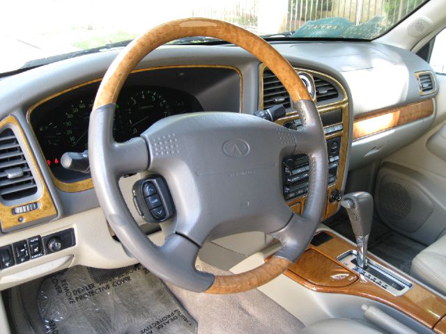 Infiniti QX4 2001 photo 18