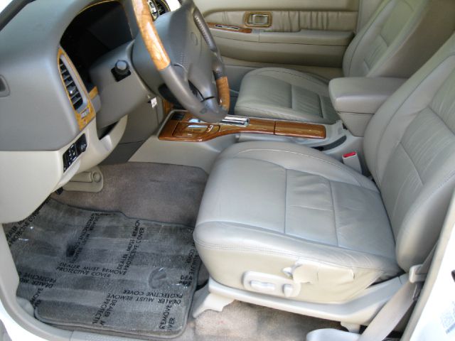 Infiniti QX4 2001 photo 19