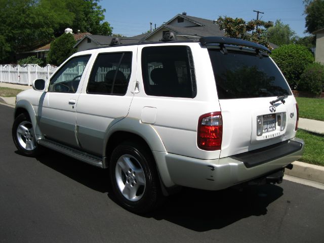 Infiniti QX4 2001 photo 21