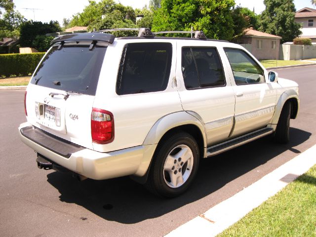 Infiniti QX4 2001 photo 22