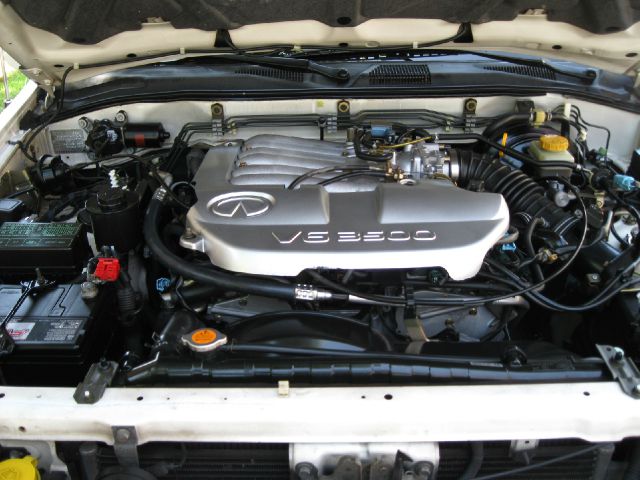 Infiniti QX4 2001 photo 3