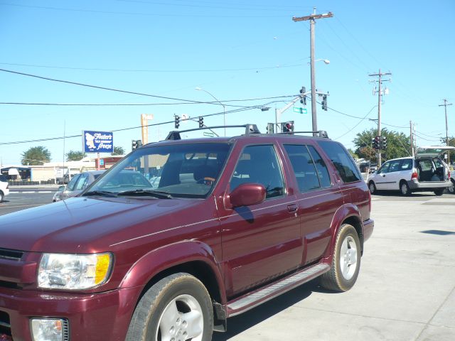 Infiniti QX4 2001 photo 1