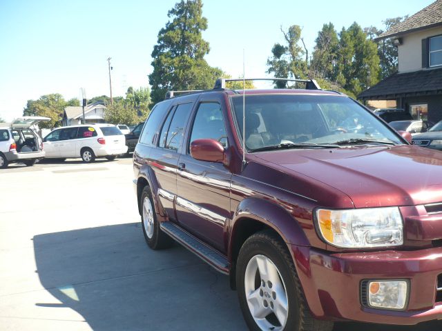 Infiniti QX4 2001 photo 2