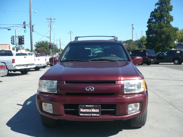 Infiniti QX4 2001 photo 4