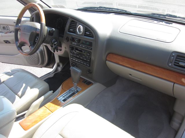 Infiniti QX4 2001 photo 10