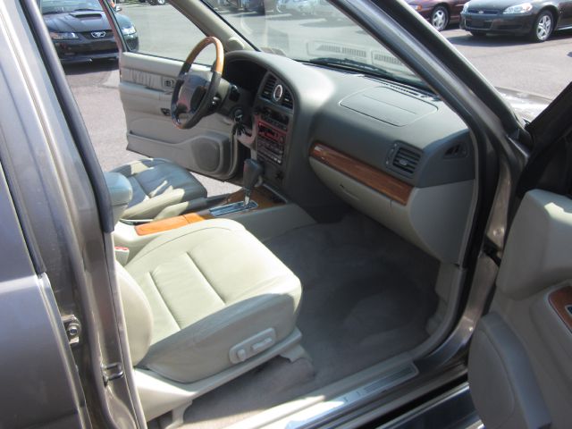 Infiniti QX4 2001 photo 17