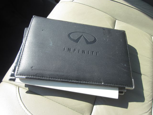 Infiniti QX4 2001 photo 2