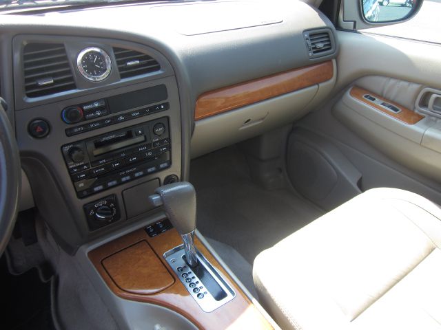 Infiniti QX4 2001 photo 26