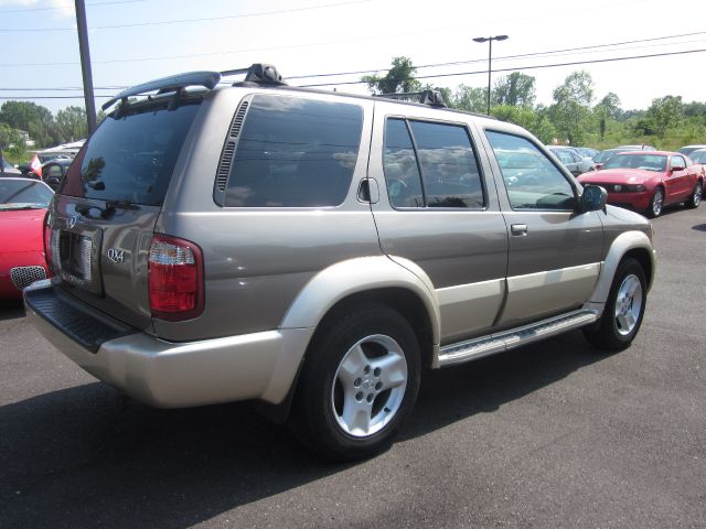 Infiniti QX4 2001 photo 40