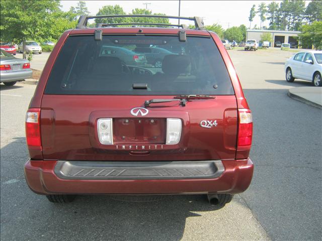 Infiniti QX4 2001 photo 1