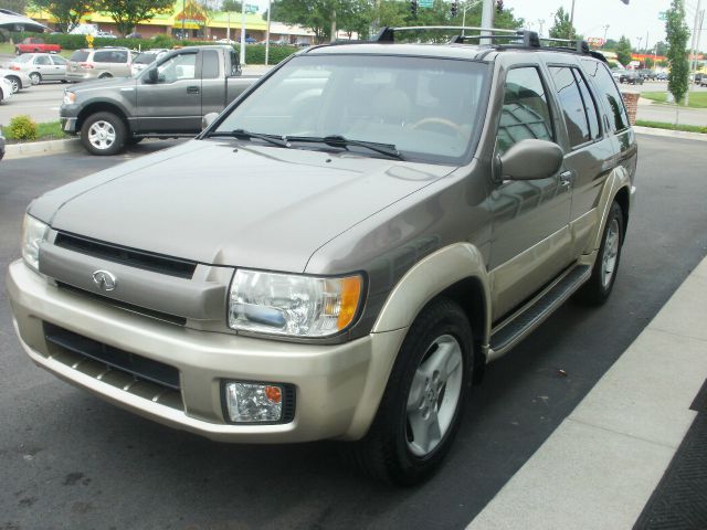 Infiniti QX4 2001 photo 3