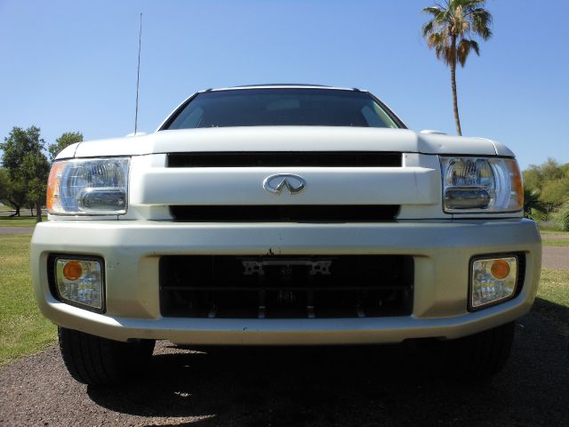 Infiniti QX4 2001 photo 24