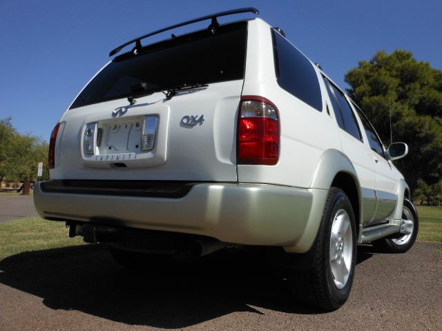 Infiniti QX4 2001 photo 31