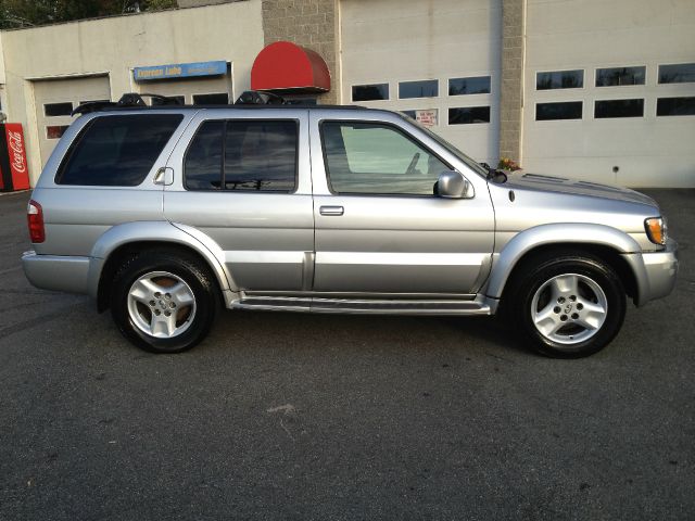 Infiniti QX4 2002 photo 3