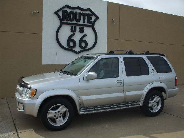 Infiniti QX4 2002 photo 3