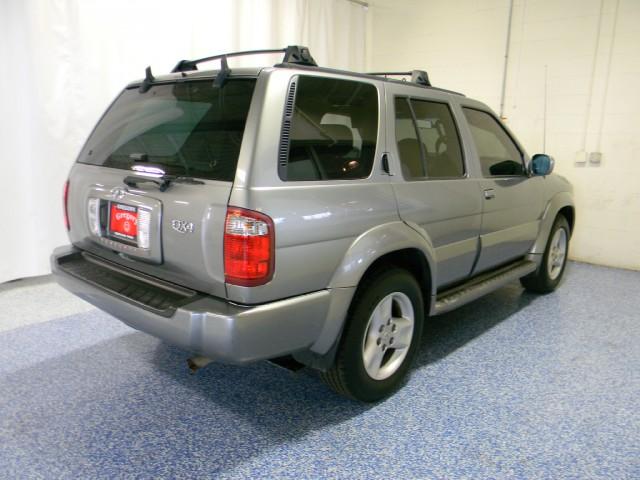 Infiniti QX4 2003 photo 2