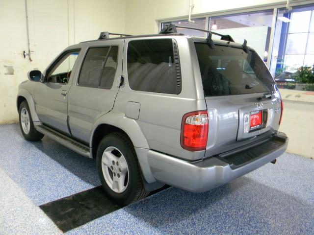 Infiniti QX4 2003 photo 3