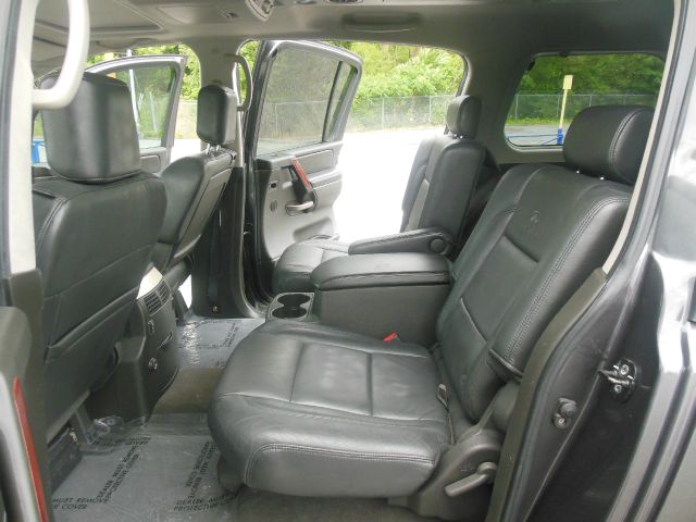 Infiniti QX56 2004 photo 14