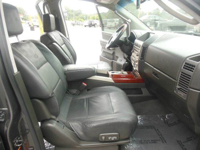 Infiniti QX56 2004 photo 16