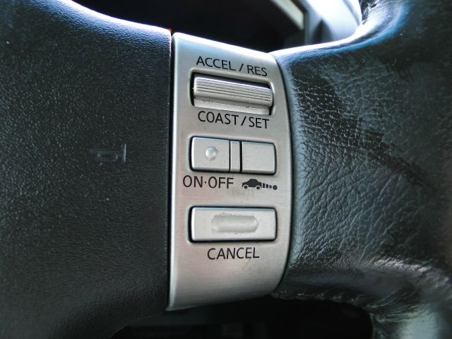 Infiniti QX56 2004 photo 13