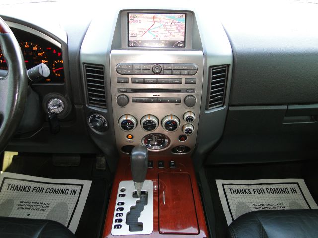 Infiniti QX56 2004 photo 17