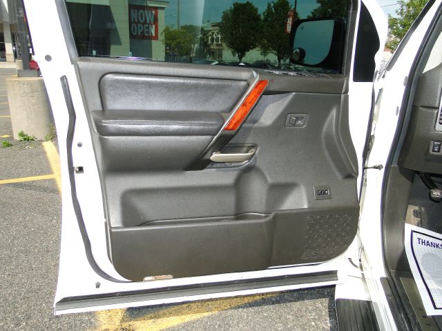 Infiniti QX56 2004 photo 19