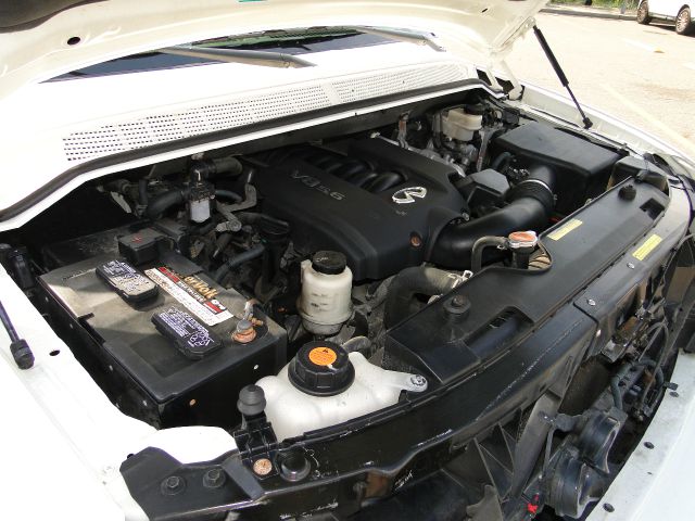 Infiniti QX56 2004 photo 41