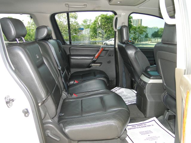 Infiniti QX56 2004 photo 8