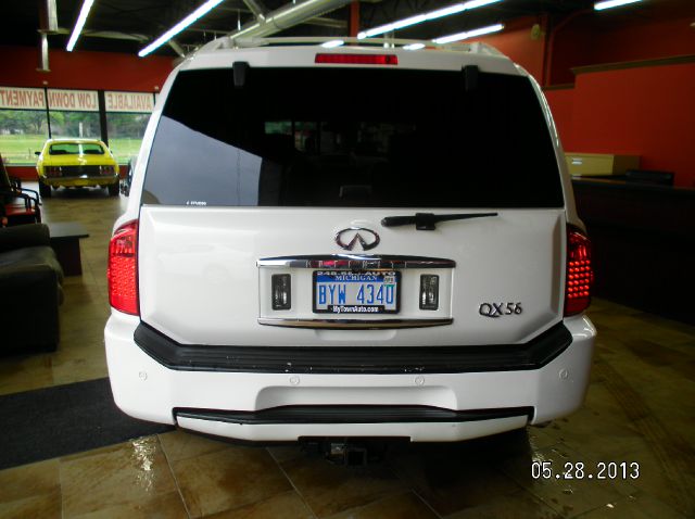 Infiniti QX56 2004 photo 11