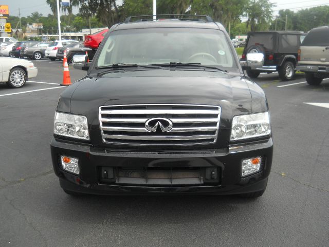 Infiniti QX56 2004 photo 2