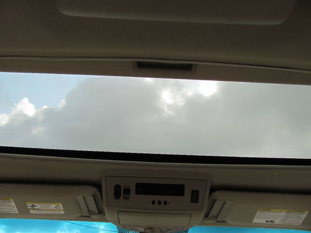 Infiniti QX56 2005 photo 46