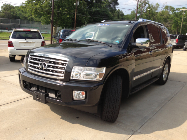 Infiniti QX56 2010 photo 2