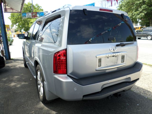 Infiniti QX56 2010 photo 1