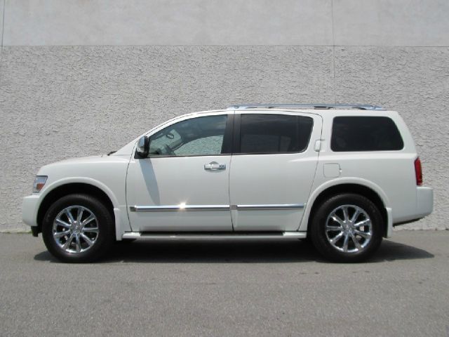 Infiniti QX56 2010 photo 2