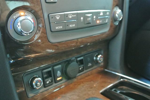 Infiniti QX56 2011 photo 3