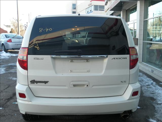 Isuzu Axiom 2002 photo 2