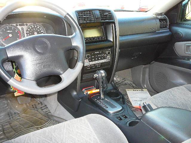 Isuzu Axiom 2002 photo 4