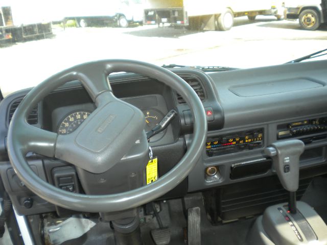 Isuzu NPR 2003 photo 3