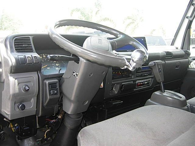 Isuzu NPR 2003 photo 3