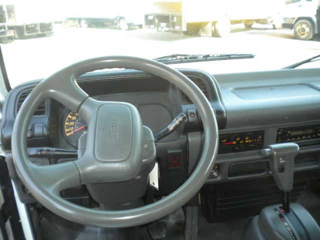 Isuzu NPR 2005 photo 8