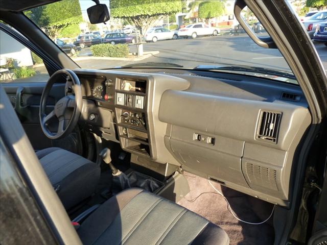 Isuzu Trooper 1993 photo 2