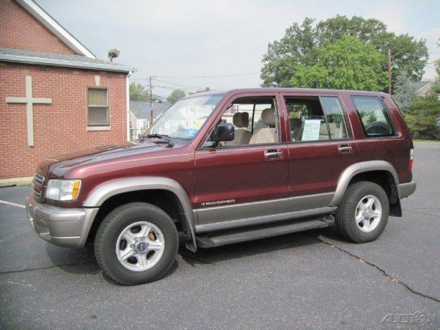 Isuzu Trooper XR Sport Utility