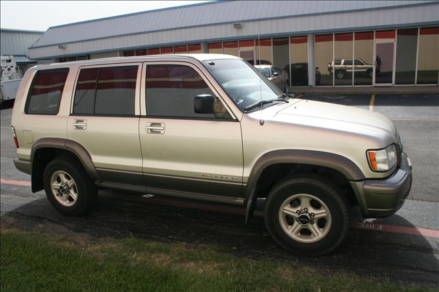 Isuzu Trooper XR Sport Utility