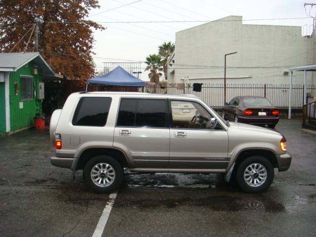 Isuzu Trooper 2001 photo 3