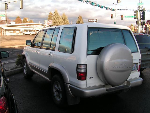 Isuzu Trooper 2002 photo 2