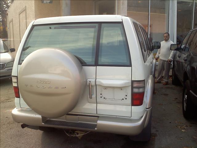 Isuzu Trooper 2002 photo 2