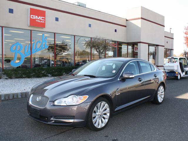 JAGUAR XF CLUB CAB SLT Sedan