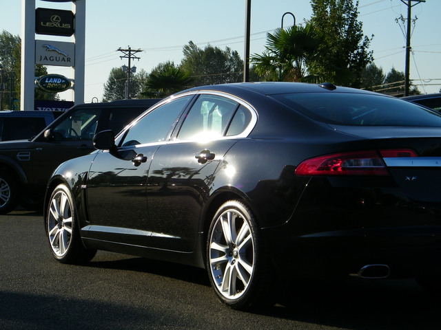 JAGUAR XF 2010 photo 2